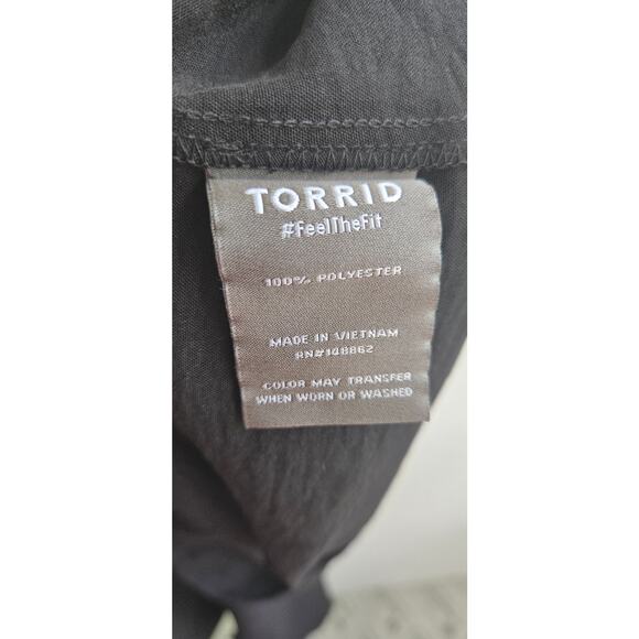 Torrid NWT Wide Leg Crop Seersucker Jumper. Size 2. Black. - Picture 8 of 8